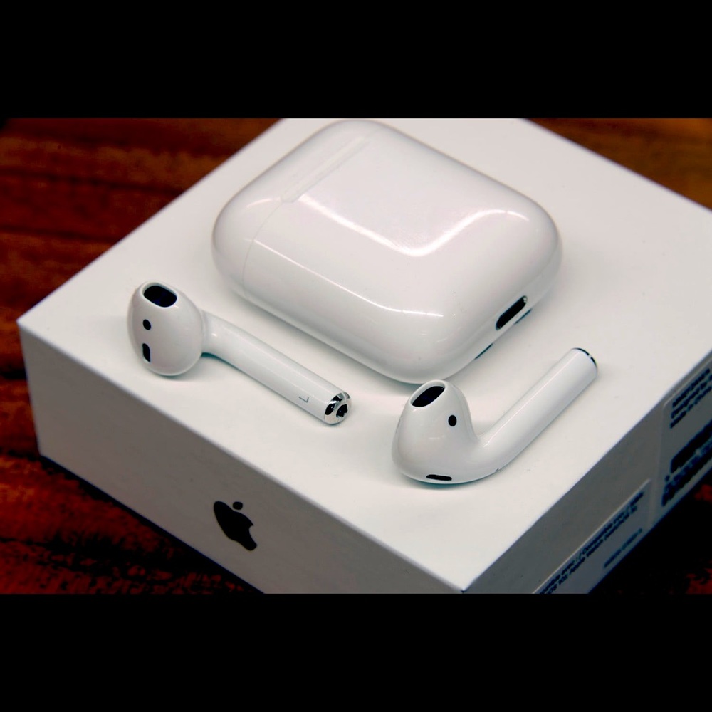 Apple Air Pods Gen 1 comes with original box